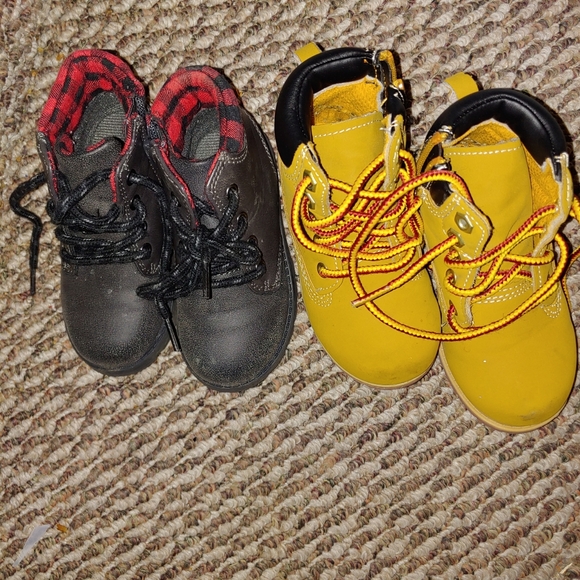 Used Toddler boys size 8 boots - Picture 1 of 3